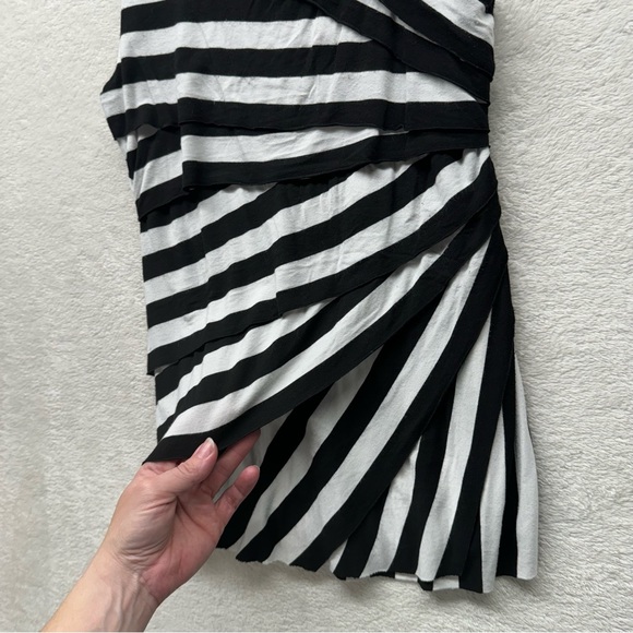 Philosophy Black and White Geometric Tank Top Ruched Side Raw Hem Size Medium - Picture 10 of 16
